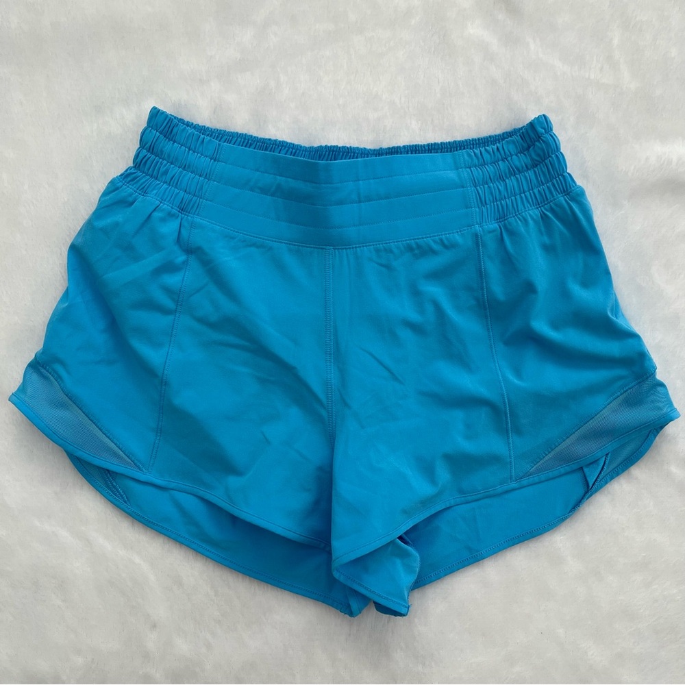 SOLD- LIKE NEW Lululemon Hotty Hot Shorts 2.5” *Price Firm*